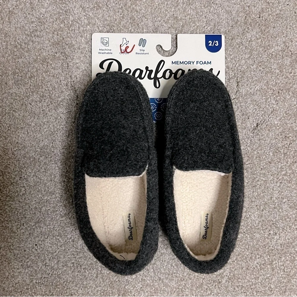 Dearfoams youth size 2/3 memory foam slippers